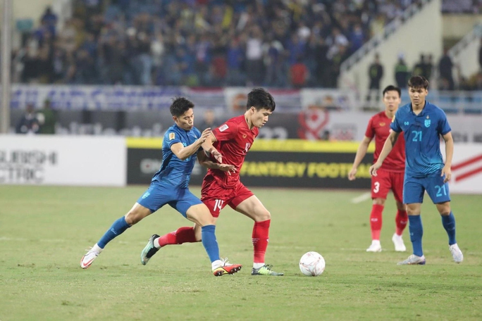 CHUNG KẾT LƯỢT ĐI VIỆT NAM - THÁI LAN: Hòa 2-2, tuyển Việt Nam gặp khó ở lượt về - Ảnh 1.