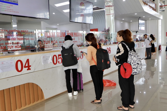 Bến xe Miền Đông mới tưng bừng trong ngày 14-1 - Ảnh 10.
