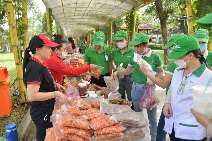 Xuân đến với công nhân nhà máy