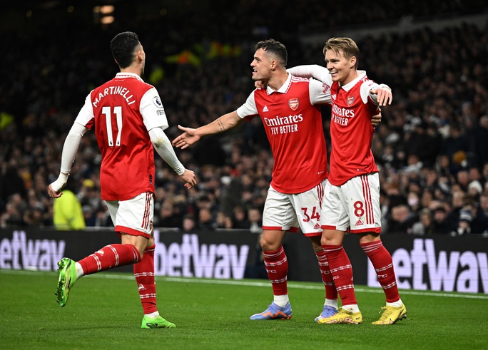 2 bàn định đoạt đại chiến, Arsenal bay cao trên đỉnh Ngoại hạng Anh - Ảnh 11.