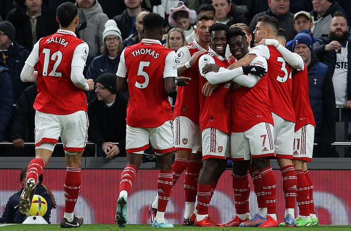 2 bàn định đoạt đại chiến, Arsenal bay cao trên đỉnh Ngoại hạng Anh - Ảnh 4.