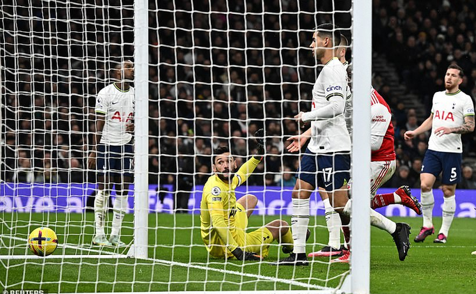 2 bàn định đoạt đại chiến, Arsenal bay cao trên đỉnh Ngoại hạng Anh - Ảnh 3.