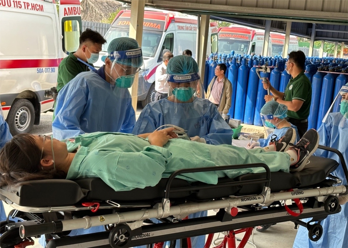 Sở Y tế TP HCM diễn tập kích hoạt Bệnh viện Dã chiến số 13 - Ảnh 1.