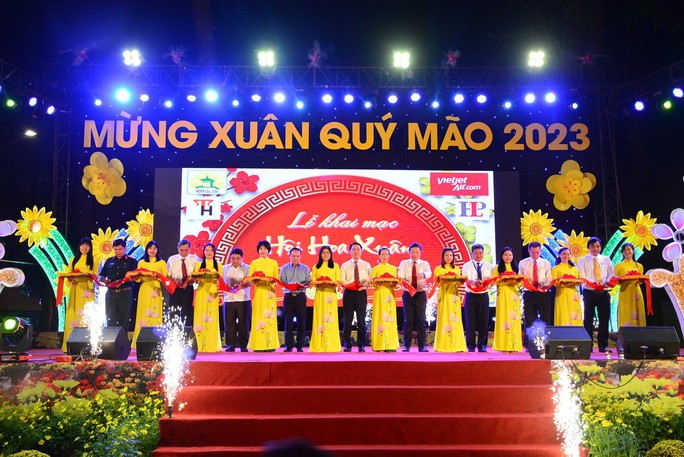 Khai mạc Hội hoa xuân TP HCM Quý Mão năm 2023 - Ảnh 1. Khai mạc Hội hoa xuân TP HCM Quý Mão năm 2023 - Ảnh 1.