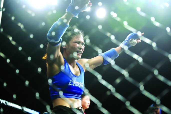 “Nữ hoàng Muay Thái” chinh phục MMA - Ảnh 1.