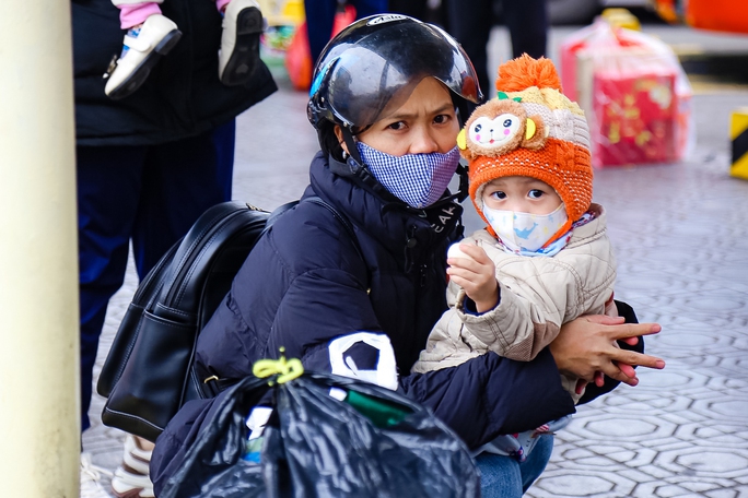 Người dân về quê, bến xe nhộn nhịp ngày cận Tết - Ảnh 12.