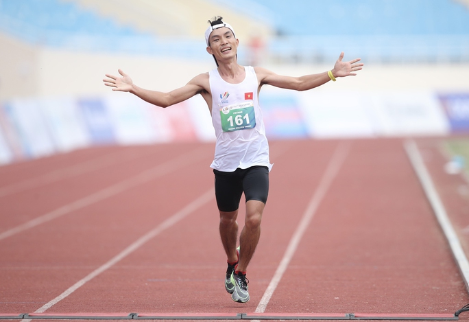 Hoàng Nguyên Thanh: Leo núi Bà Rá để thành vua marathon Đông Nam Á - Ảnh 3.