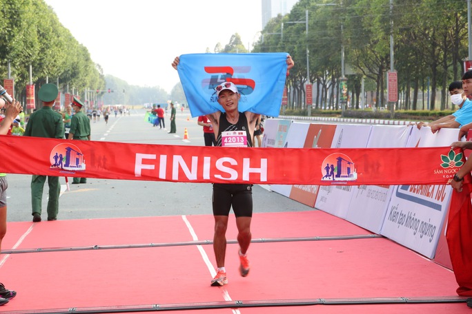 Hoàng Nguyên Thanh: Leo núi Bà Rá để thành vua marathon Đông Nam Á - Ảnh 8.