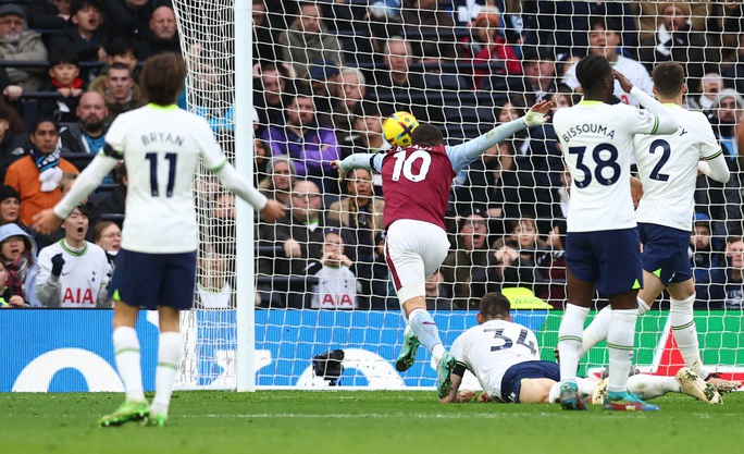 Tottenham và Chelsea ngã ngựa, Ngoại hạng Anh biến động khó lường - Ảnh 3.