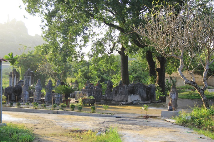 Lăng mộ đá 300 năm giữa lòng thành phố Thanh Hóa - Ảnh 1.
