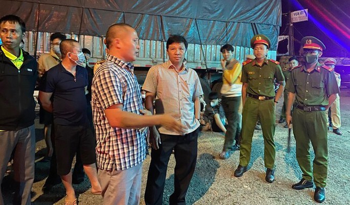 Khởi tố tài xế cố tình lao xe khách vào CSGT - Ảnh 1.