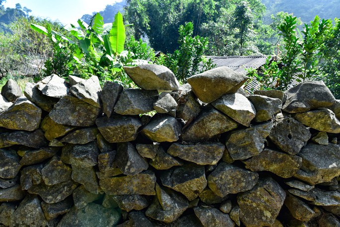 Độc đáo những tường thành đá trên đỉnh Sài Khao - Ảnh 9.