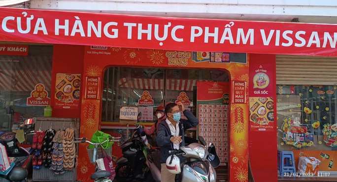 Nhiều kệ hàng trống trơn để nghỉ Tết từ 30 tháng chạp - Ảnh 3.