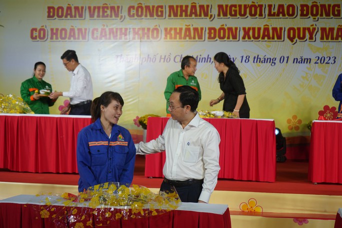 Tết của những công nhân xa quê - Ảnh 1.