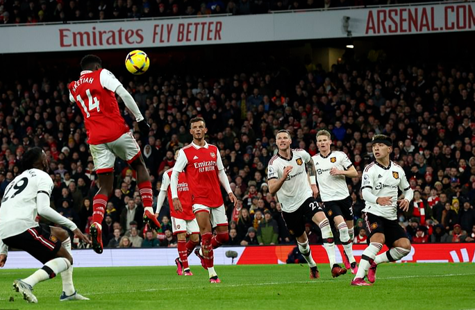 Ngược dòng hạ Man United, Arsenal khẳng định sức mạnh số 1 nước Anh - Ảnh 3.