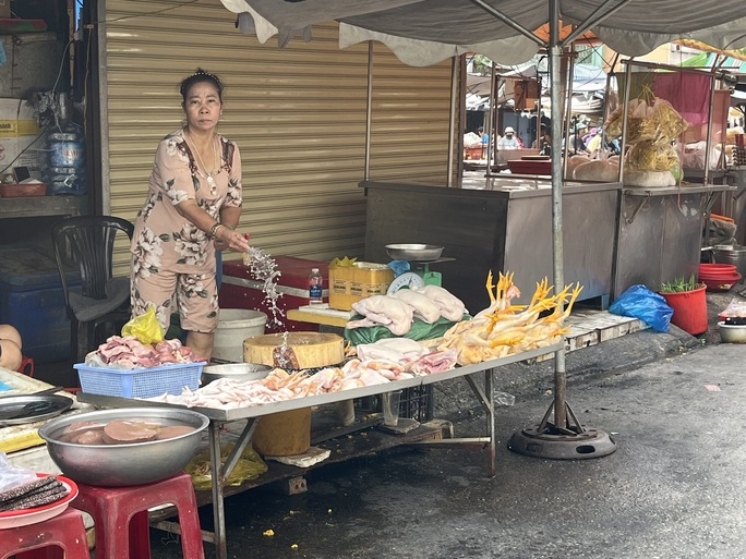 Chợ, siêu thị vắng khách ngày mùng 2 Tết - Ảnh 5.