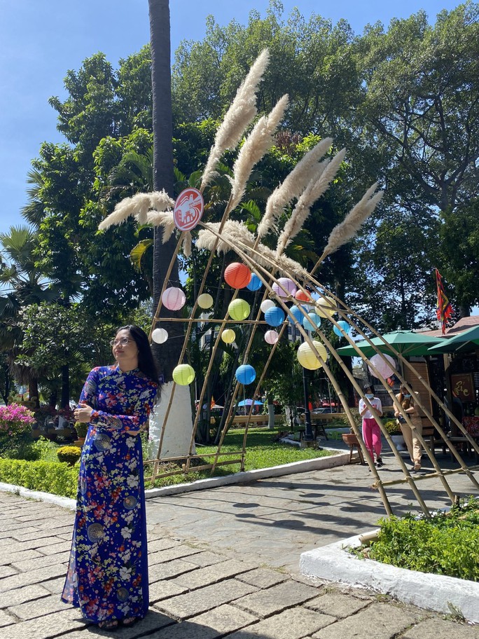 Sắc xuân ở Lăng Ông Bà Chiểu - di tích gần 200 năm tuổi - Ảnh 3. Sắc xuân ở Lăng Ông Bà Chiểu - di tích gần 200 năm tuổi - Ảnh 3.