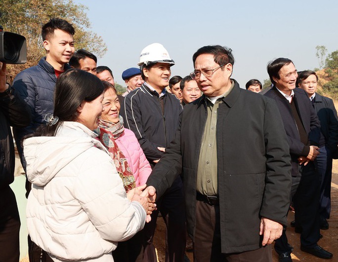 Thủ tướng Phạm Minh Chính thị sát, đôn đốc dự án cao tốc Tuyên Quang - Phú Thọ - Ảnh 3.
