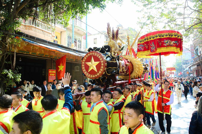 Người dân tưng bừng tham gia lễ hội rước pháo khổng lồ ở làng Đồng Kỵ - Ảnh 6.