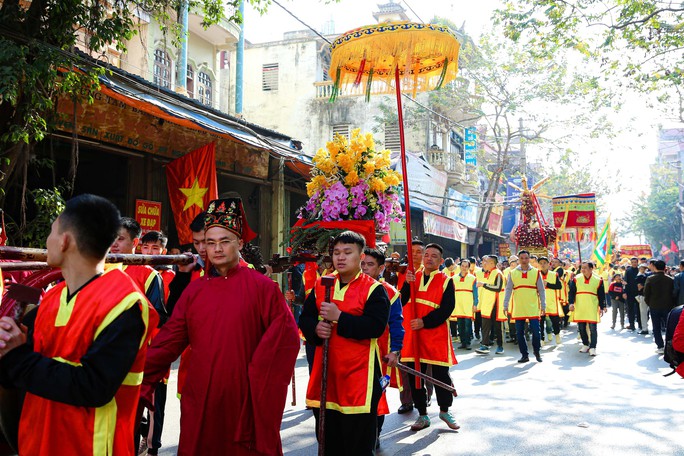 Người dân tưng bừng tham gia lễ hội rước pháo khổng lồ ở làng Đồng Kỵ - Ảnh 8.
