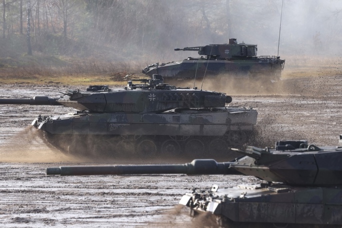 Đức đồng ý gửi xe tăng chủ lực Leopard 2A6 cho Ukraine - Ảnh 2.