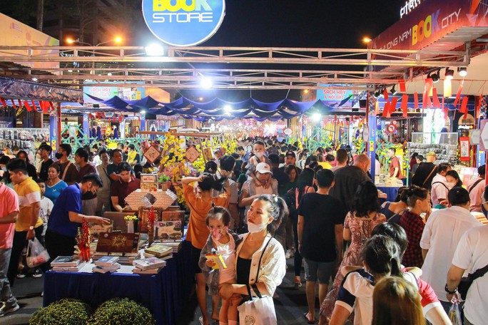 Lễ hội Đường Sách Tết Quý Mão đón hơn 585 ngàn lượt khách  - Ảnh 2.
