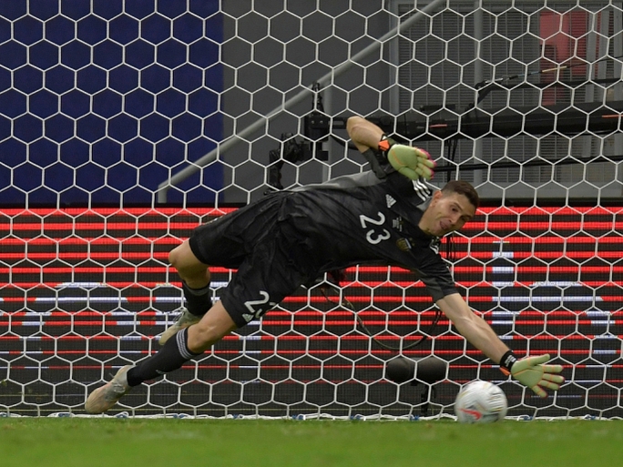 Emiliano Martinez: Từ kẻ bỏ đi ở Arsenal đến nhà vô địch thế giới - Ảnh 8.