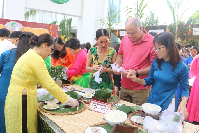 Du khách đến Bình Thuận, Ninh Thuận tăng mạnh dịp Tết - Ảnh 2.