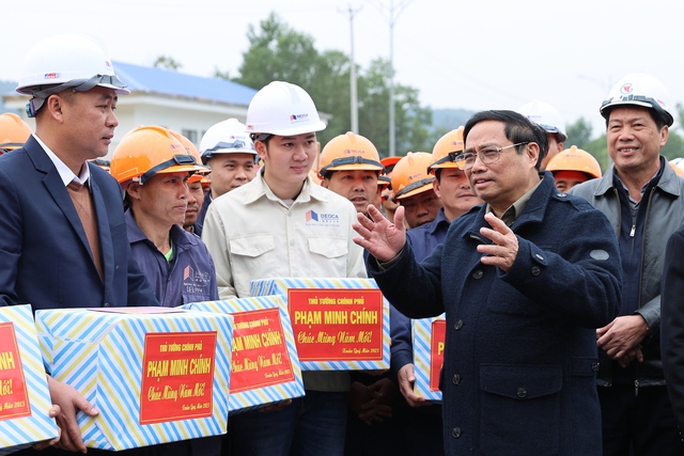 Thủ tướng Phạm Minh Chính kiểm tra, đôn đốc các dự án cao tốc Bắc-Nam - Ảnh 4.