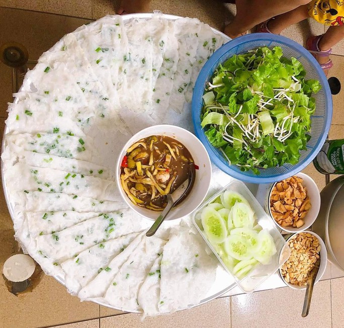 CUỘC THI VIẾT “HƯƠNG VỊ TẾT”: Mong mỗi mùa xuân đều được thấy ba đổ bánh xèo - Ảnh 1.