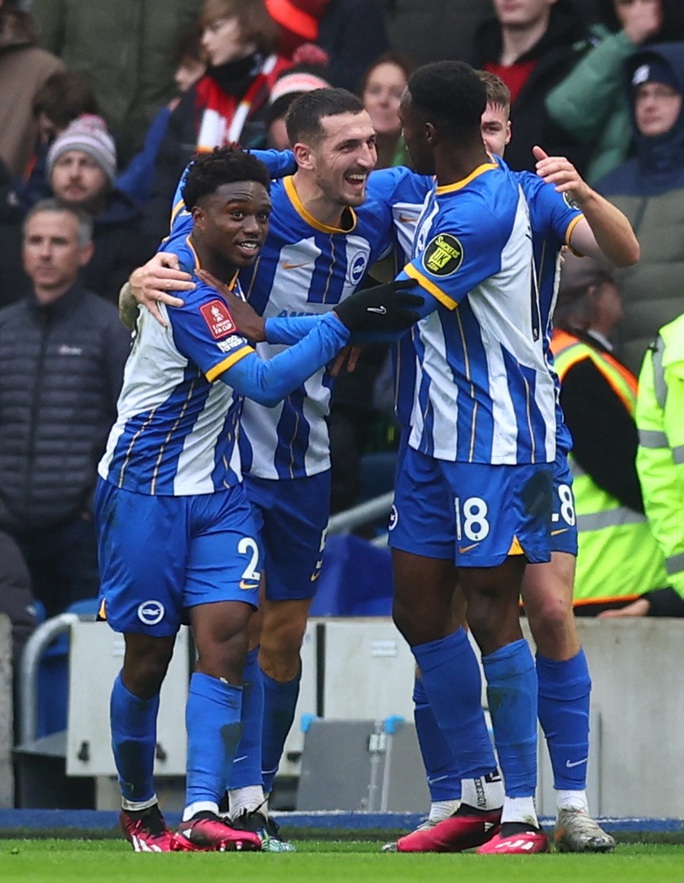 Sao Nhật Bản tỏa sáng, Brighton biến Liverpool thành cựu vương FA Cup - Ảnh 4.