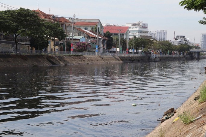 5-box--Nước-kênh-Tàu-Hủ-sáng-3-1-có-màu-đen---Ảnh-ANH-VŨ