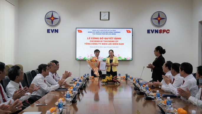 Ông Lê Văn Trang giữ chức Bí thư Đảng ủy EVNSPC nhiệm kỳ 2020-2025 - Ảnh 1.