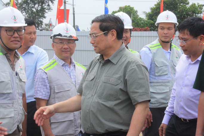 Thủ tướng kiểm tra, đôn đốc dự án cao tốc qua 5 tỉnh, thành ĐBSCL - Ảnh 2.