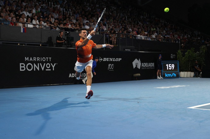 Ngược dòng đẳng cấp, Djokovic đoạt danh hiệu đầu tiên của năm 2023 - Ảnh 2.