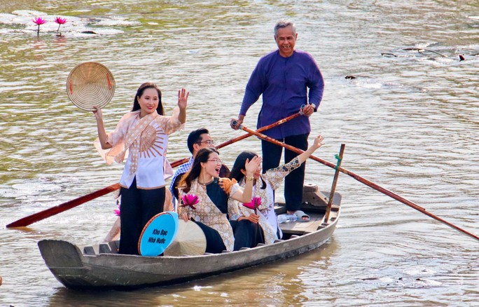 Những hình ảnh “độc” tại Festival Áo bà ba - Hậu Giang 2023 - Ảnh 13.