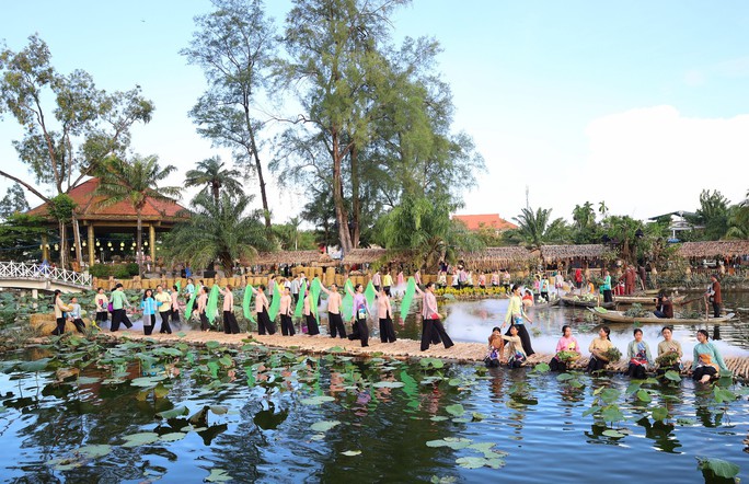 Những hình ảnh “độc” tại Festival Áo bà ba - Hậu Giang 2023 - Ảnh 51.