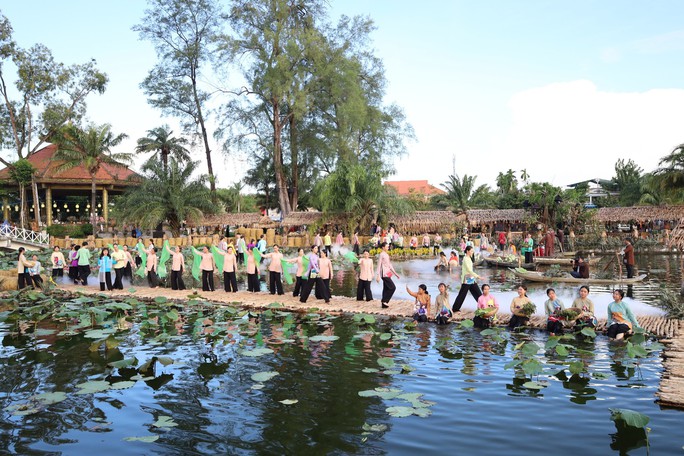 Những hình ảnh “độc” tại Festival Áo bà ba - Hậu Giang 2023 - Ảnh 48.