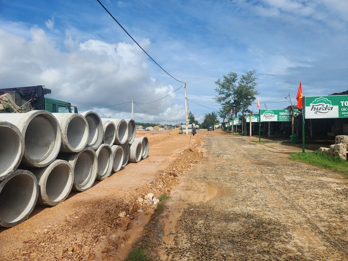 Vi phạm Luật Đê điều, một Ban quản lý dự án huyện bị phạt nặng - Ảnh 1.