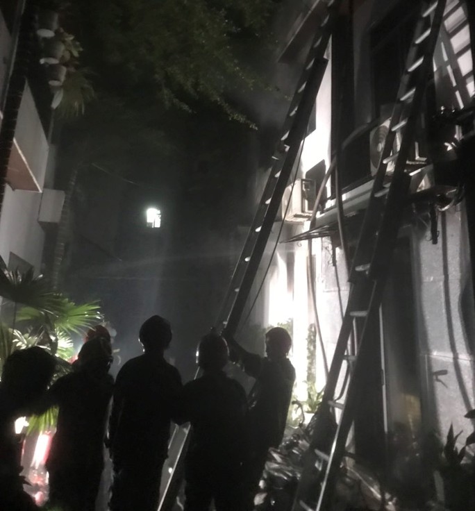 Hiện trường vụ cháy nhà 3 tầng ở Đà Nẵng, 2 người chết - Ảnh 3.