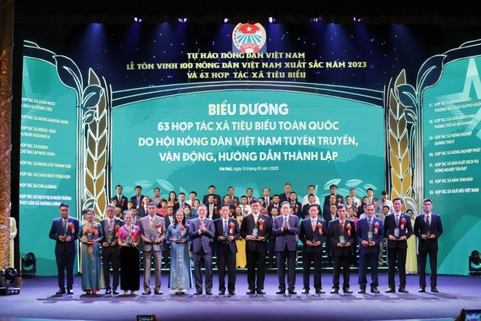 Tôn vinh 100 nông dân Việt Nam xuất sắc và biểu dương 63 hợp tác xã tiêu biểu toàn quốc - Ảnh 3.