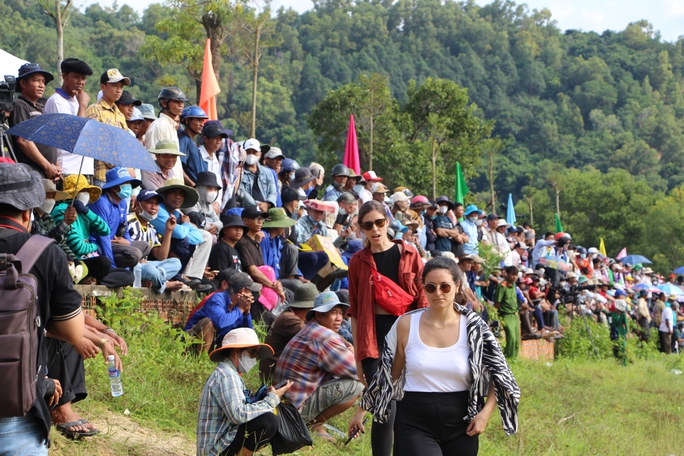 VIDEO: Hấp dẫn Lễ hội đua bò Bảy Núi ở An Giang - Ảnh 6.