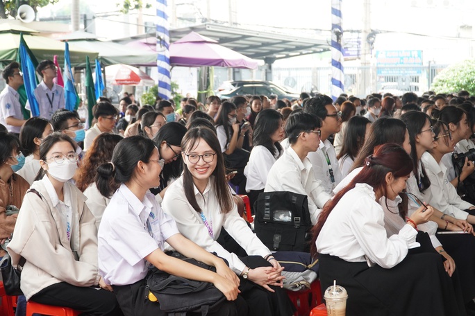 “Mẹ ơi, con nhận được học bổng toàn phần” - Ảnh 6.