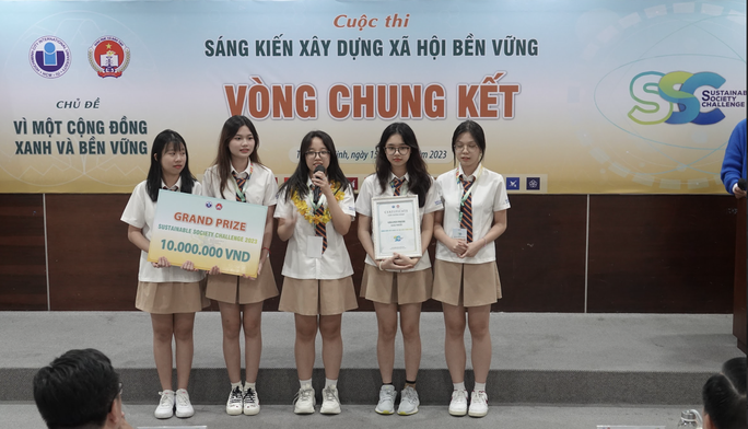 Học sinh trường quốc tế đoạt giải nhất cuộc thi Sáng kiến xây dựng xã hội bền vững - Ảnh 1. Học sinh trường quốc tế đoạt giải nhất cuộc thi Sáng kiến xây dựng xã hội bền vững - Ảnh 1.