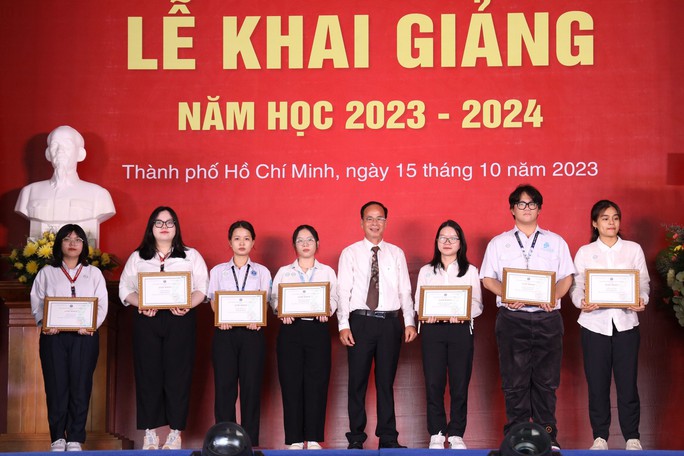 “Mẹ ơi, con nhận được học bổng toàn phần” - Ảnh 5.