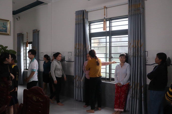 Chìm tàu 15 ngư dân Quảng Nam chết và mất tích: Đẫm nước mắt ngóng tin - Ảnh 5. Chìm tàu 15 ngư dân Quảng Nam chết và mất tích: Đẫm nước mắt ngóng tin - Ảnh 5.
