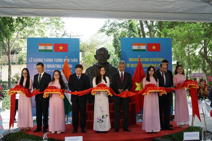 Bộ trưởng Ngoại giao Ấn Độ ấn tượng về TP HCM - Ảnh 4.