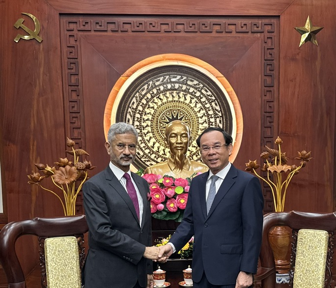 Bộ trưởng Ngoại giao Ấn Độ ấn tượng về TP HCM - Ảnh 2.