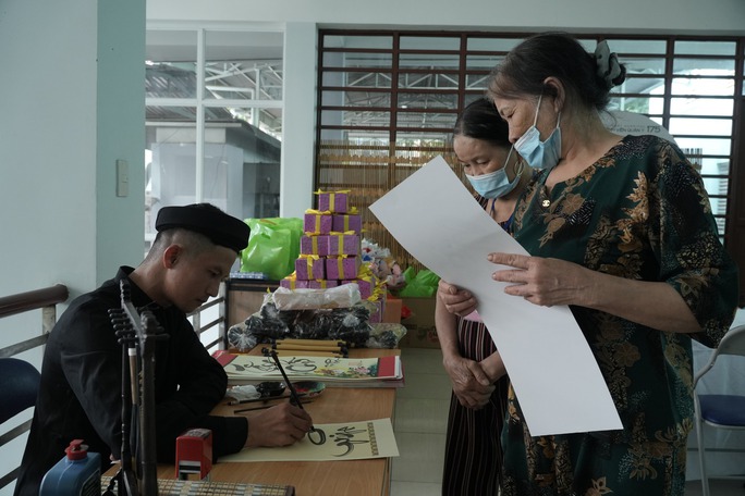 Bệnh nhân ung thư gửi ước mơ vào tranh - Ảnh 4.