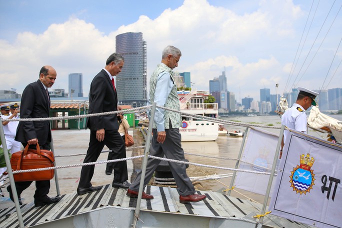 Tàu buồm Hải quân Ấn Độ Sudarshini thăm TP HCM - Ảnh 3.